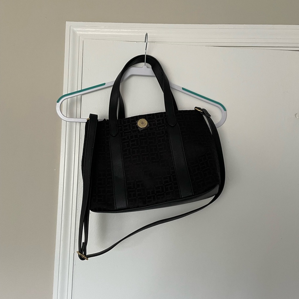 Tommy Hilfiger Black Shoulder Bag with Structured Design